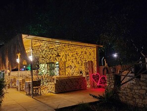 Bar au bord de la piscine