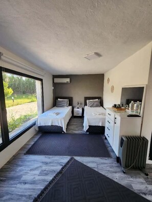 Twin Room, Garden View | Minibar, individually decorated, individually furnished