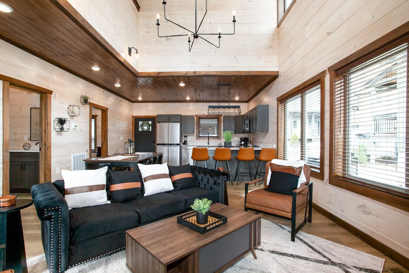 TV connectée, cheminée, jeux vidéo, baby-foot