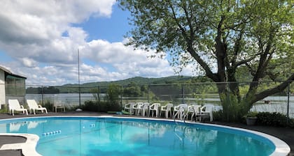 3-bedroom cottage on Cossayuna Lake