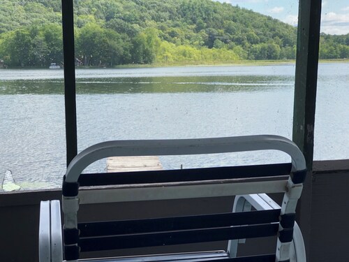 3-bedroom cottage on Cossayuna Lake