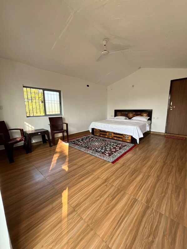 Economy-rum | Värdeförvaringsskåp på rummet, mörkläggningsgardiner och ljudisolering