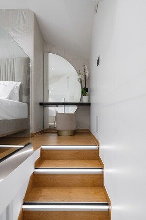 Premium bedding, down duvets, pillow-top beds, individually decorated - Aeolian Spirit Suites (Athens)