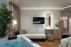 Suite, City View | Premium bedding, down comforters, pillowtop beds, individually decorated
