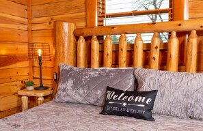 3 chambres, bureau, fer et planche à repasser, lit parapluie