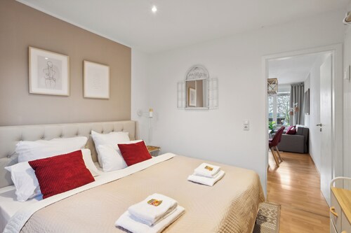 Charysma: Rosso-Suite | warmes & stilvolles Design | Terrasse | Parkplatz