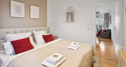 Charysma: Rosso-Suite | warmes & stilvolles Design | Terrasse | Parkplatz