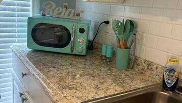 Cookware/dishes/utensils