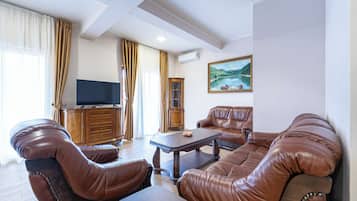 Deluxe Two Bedroom Apartment | Living area | 40-inch Smart TV with satellite channels