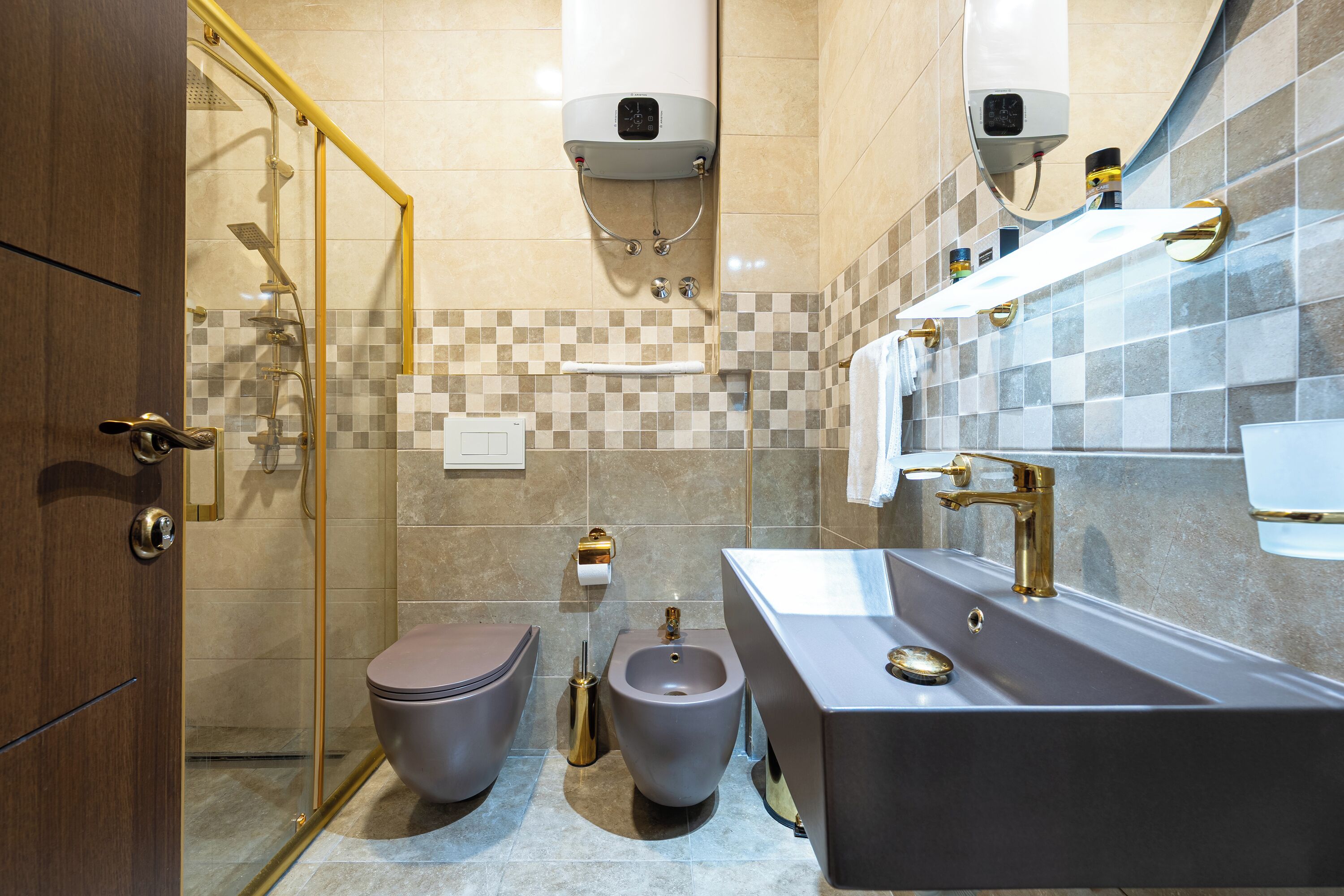 Superior appartement | Badkamer | Gratis toiletartikelen, een haardroger, pantoffels, een bidet