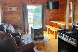 Smart TV - New spacious-charming one bedroom cottage with loft at Wilson Lake Country Club (Wilton)