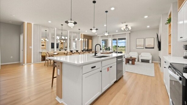 Coffee/tea maker, fridge, microwave, oven - 10 BD/ 8 BA/ Windsor Cay (16012 SC) (Clermont)