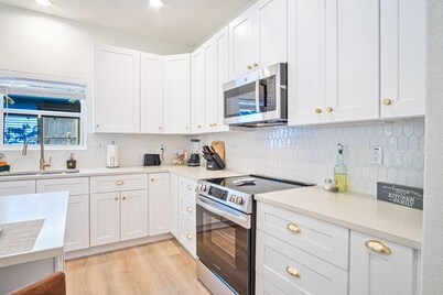 Urban Delight 4BR 3BA Near City Center