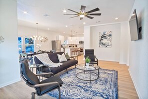 House | 4 bedrooms - Urban Delight 4BR 3BA Near City Center (San Antonio)