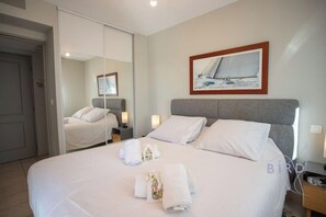 1 bedroom, WiFi, bed sheets - magnificent one-bedroom apartment with lake views, near the sea and golf (Mandelieu-la-Napoule)