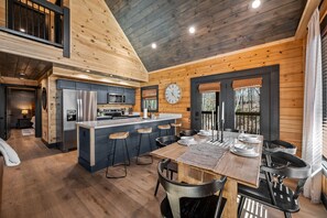 Dining - Peaceful-Outdoor Fireplace-Forest View-Hot Tub-Omni One VR system-Bunks-WiFi (Sevierville)