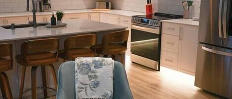 Réfrigérateur, four, plaque de cuisson, lave-vaisselle