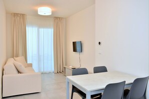 Apartemen, 1 kamar tidur, teras, pemandangan samudra | Ruang makan