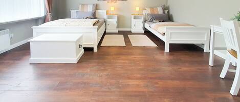 5 bedrooms, iron/ironing board, WiFi, bed sheets