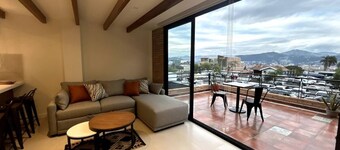 Modern 2-Bedroom Apartment with Breathtaking Views