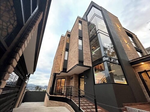 Modern 2-Bedroom Apartment with Breathtaking Views