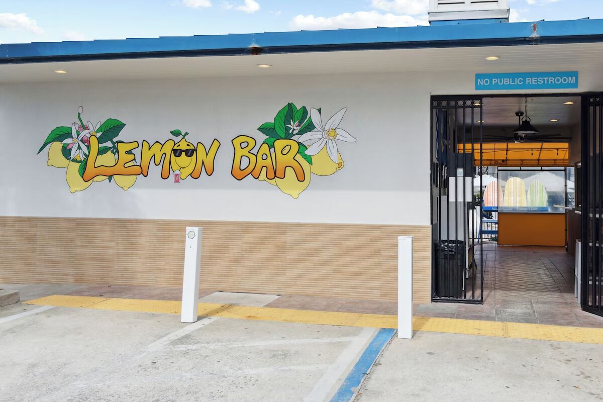 The exterior of a Lemon Bar with a 'No Public Restroom' sign.