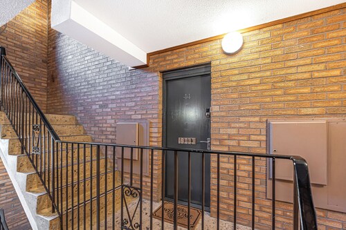 Super Prime Abbey + Free Parking by Three Bridges Apartments