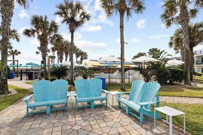 Terrace/patio - Salty Beachside Haven with Outdoor Swimming Pool and Stunning Ocean Views (Neptune Beach)
