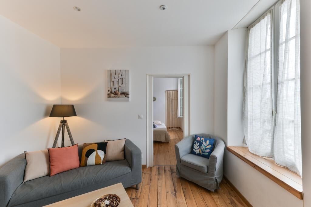 Smart TV, books, offices