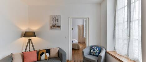 Smart TV, books, offices