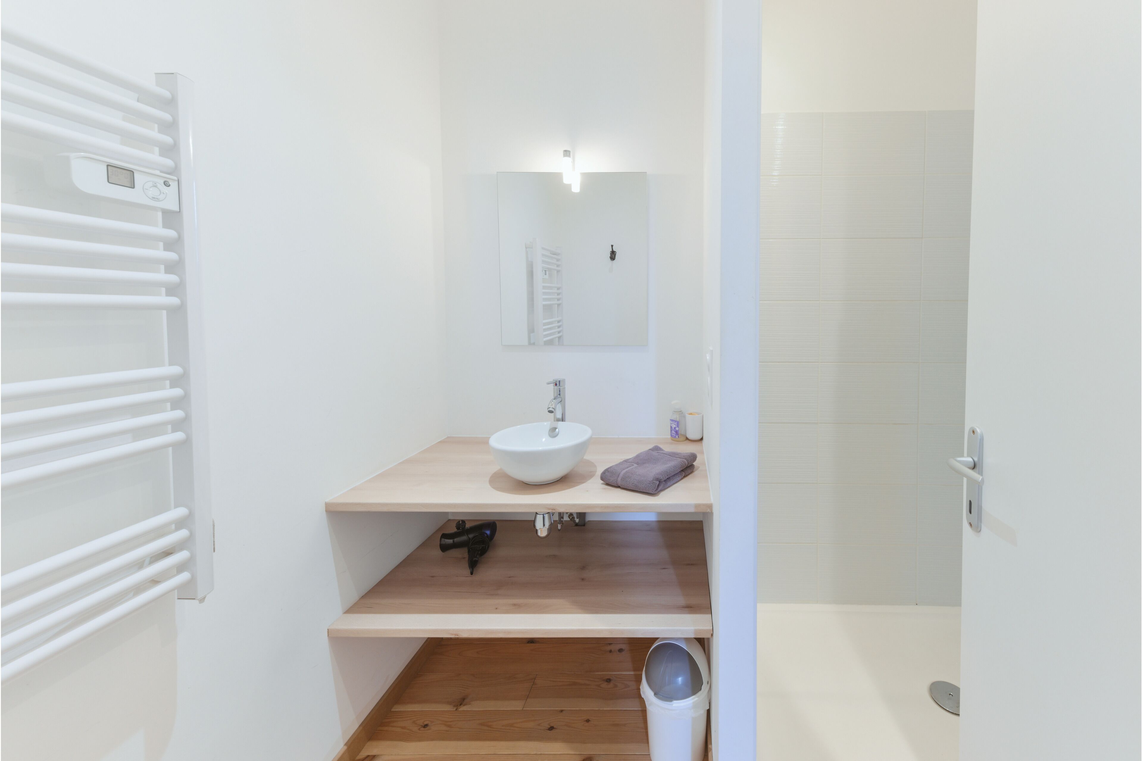 Dusche, Haartrockner, Handtücher