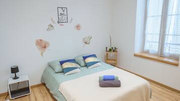 4 Schlafzimmer, Schreibtisch, Bügeleisen/Bügelbrett, Reisekinderbett