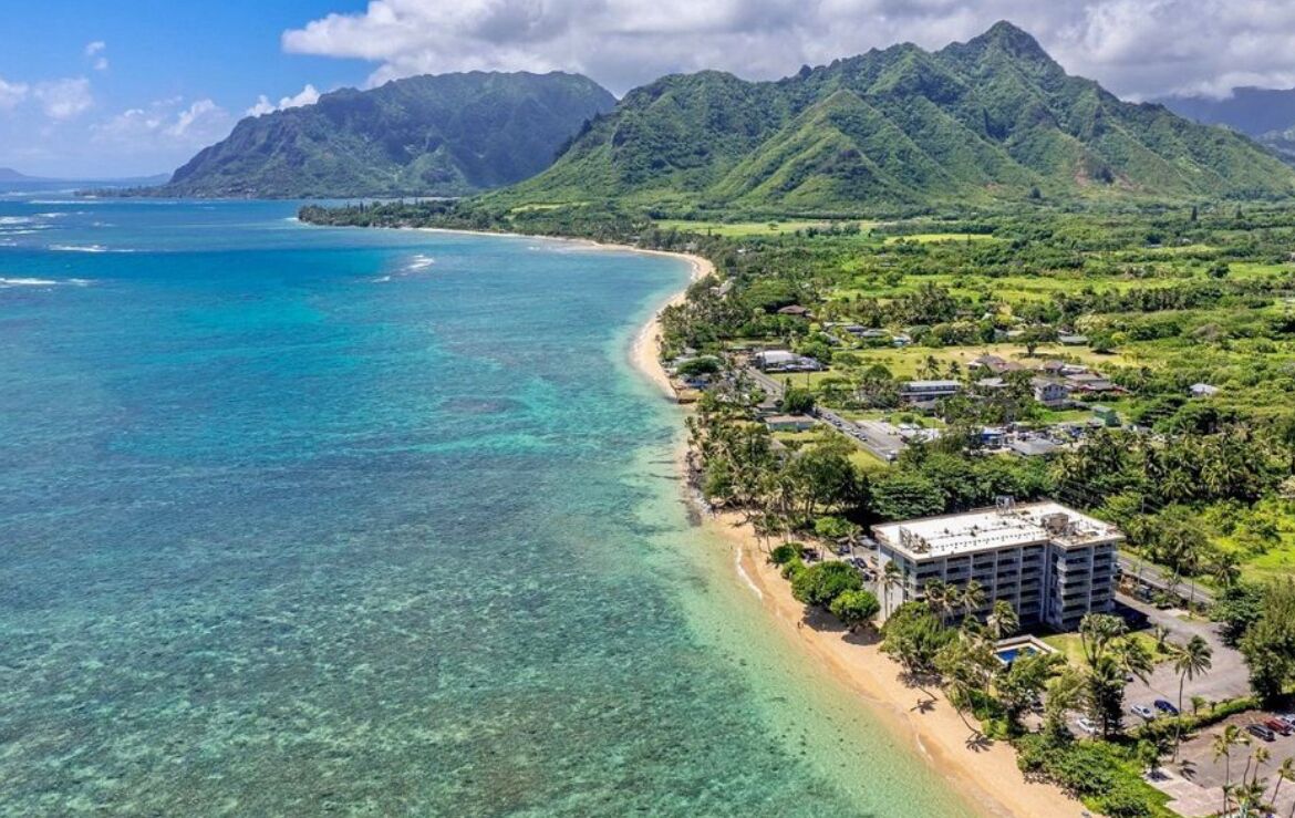 Plage, chaises longues, serviettes de plage