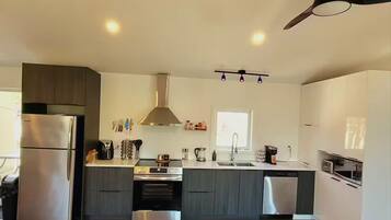 Micro-ondas, fogão, cooktop, lava-louças