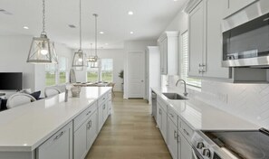 Fridge, microwave, oven, stovetop - Pointe West | Sleeps 10 (Galveston)