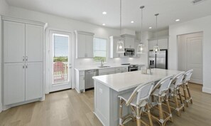 Fridge, microwave, oven, stovetop - Pointe West | Sleeps 10 (Galveston)