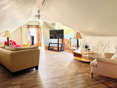 Charming,Spacious Apartment in the Heart of the Historic City of Old Terrebonne