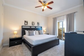 3 habitaciones, escritorio y tabla de planchar con plancha 