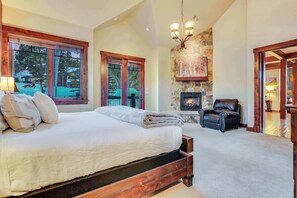 4 bedrooms, desk, iron/ironing board, travel cot