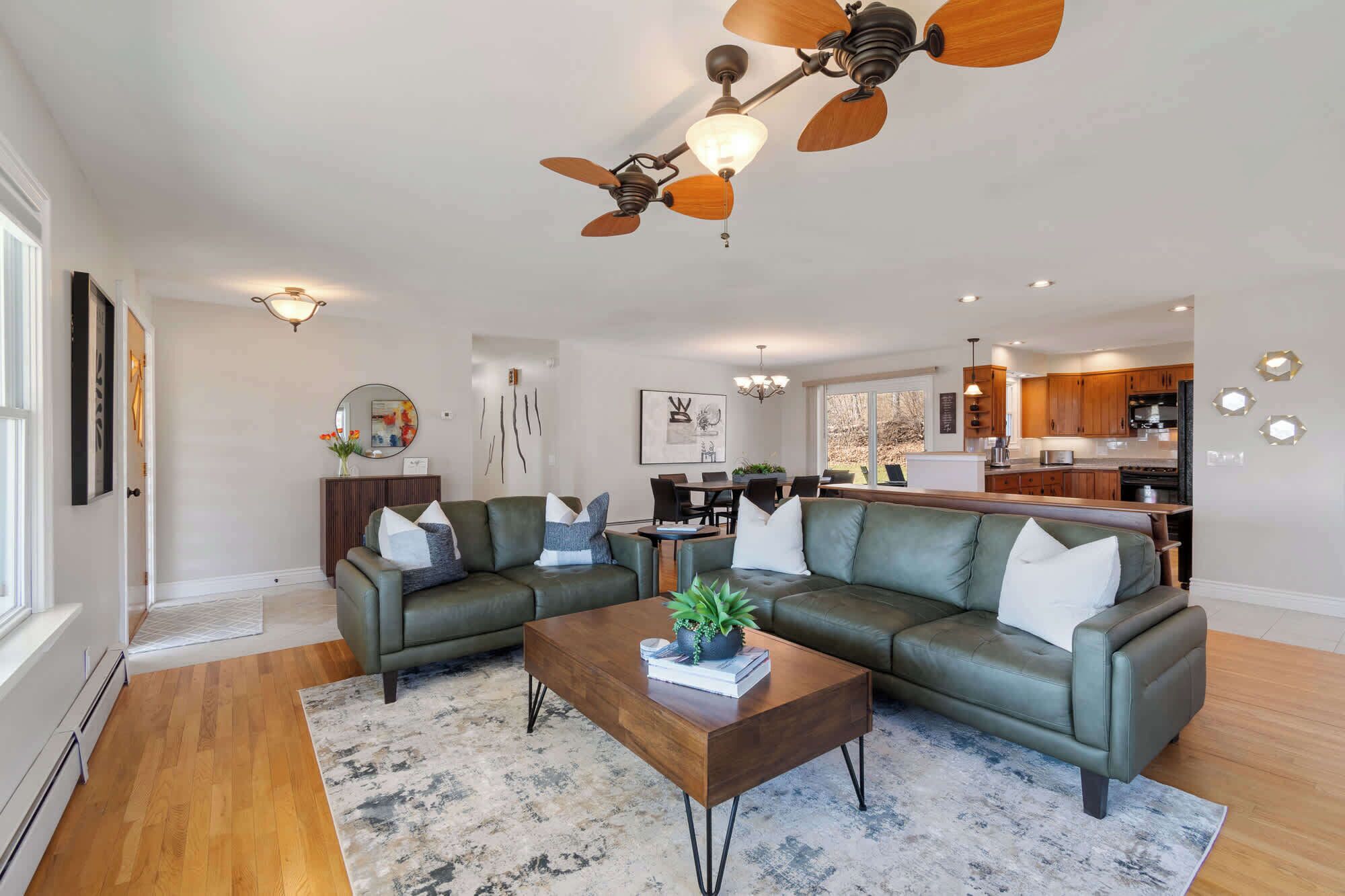 Fernseher, Kamin, Stereoanlage, Arbeitsbereiche