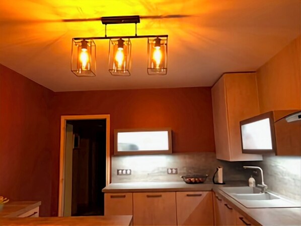 Mikrowelle, Ofen, Herdplatte, Geschirrspüler