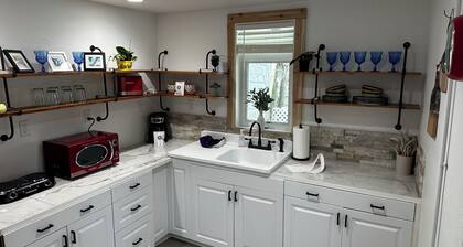 Historic District Cottage steps from Hot Springs National Park & Bathhouse Row