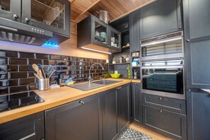 Refrigerador y utensilios de cocina