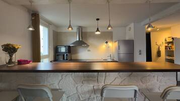 Frigorifero, lavastoviglie, pentole/stoviglie/utensili