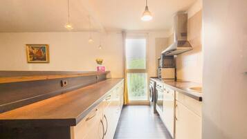 Frigorifero, lavastoviglie, pentole/stoviglie/utensili