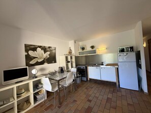 Kühlschrank, Kochgeschirr/Geschirr/Besteck