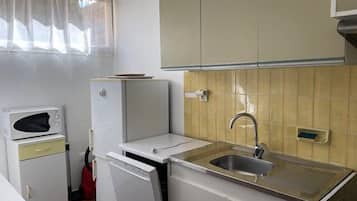 Kühlschrank, Kochgeschirr/Geschirr/Besteck