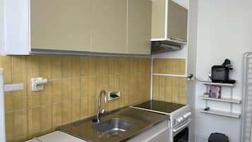 Kühlschrank, Kochgeschirr/Geschirr/Besteck