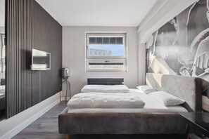 Deluxe Double Room, 1 Double Bed, Non Smoking | Free WiFi, bed sheets - The Room 44 (Hamburg)