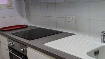 Kühlschrank, Kochgeschirr/Geschirr/Besteck